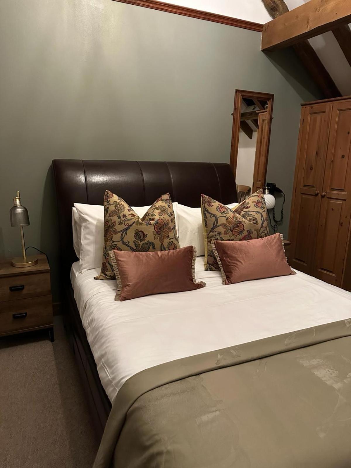 The Bull On The Green Lewes Room photo